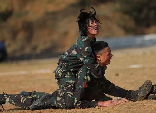 女兵剪长发在线观看,勇敢蜕变，展现青春风采